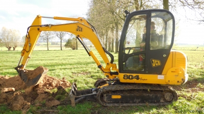 Mini-pelle JCB 804